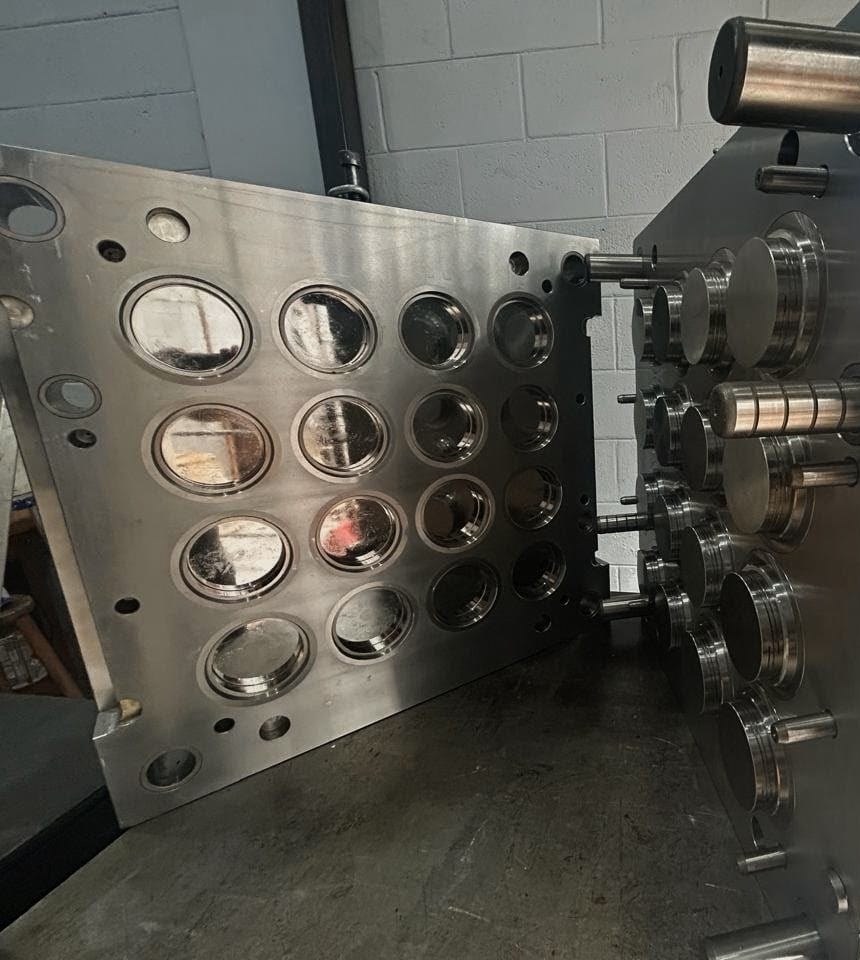 Molde de injeção multicavidades fabricado pela Advance